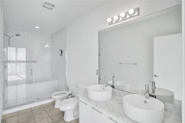 888 Biscayne Boulevard 2002, Miami, FL 33132