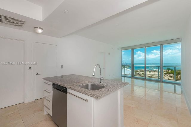 888 Biscayne Boulevard 2002, Miami, FL 33132
