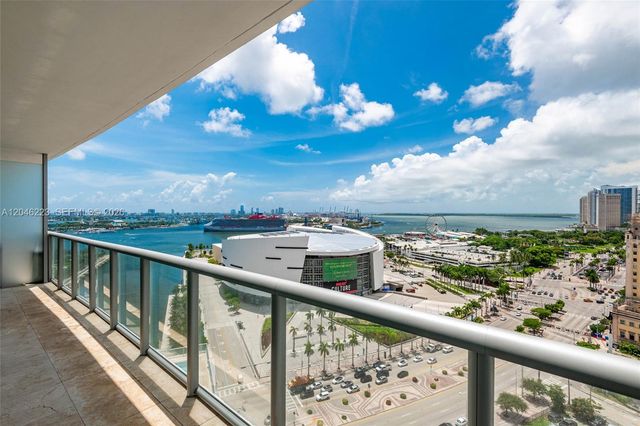 888 Biscayne Boulevard 2002, Miami, FL 33132