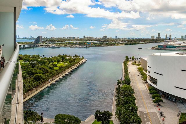 888 Biscayne Boulevard 2002, Miami, FL 33132