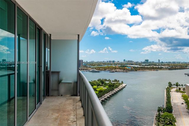 888 Biscayne Boulevard 2002, Miami, FL 33132