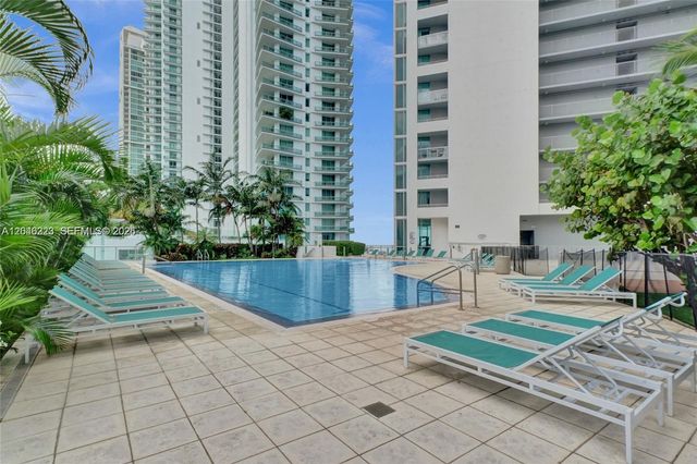 888 Biscayne Boulevard 2002, Miami, FL 33132