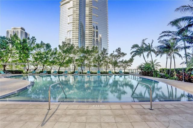 888 Biscayne Boulevard 2002, Miami, FL 33132