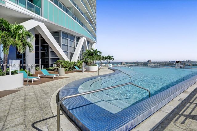 888 Biscayne Boulevard 2002, Miami, FL 33132