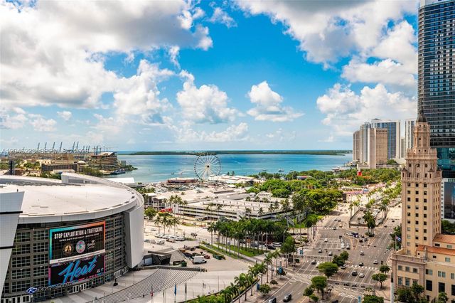 888 Biscayne Boulevard 2002, Miami, FL 33132