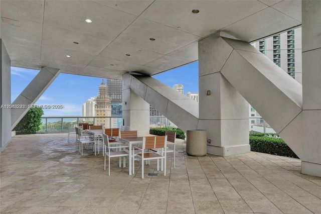 888 Biscayne Boulevard 2002, Miami, FL 33132