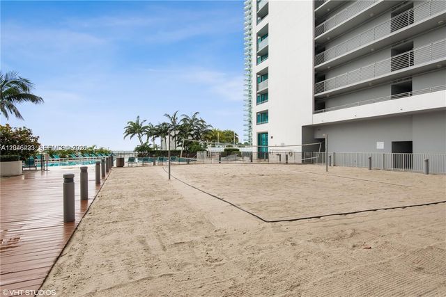 888 Biscayne Boulevard 2002, Miami, FL 33132