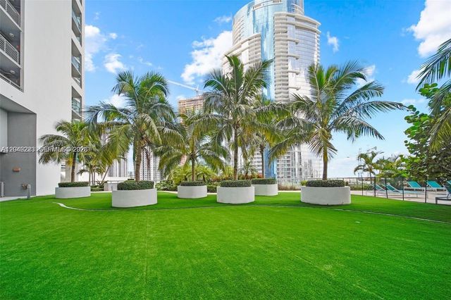 888 Biscayne Boulevard 2002, Miami, FL 33132