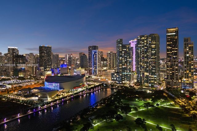 888 Biscayne Boulevard 2002, Miami, FL 33132