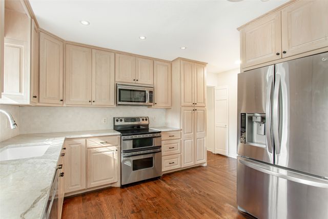 6737 Lakefair Circle, Dallas, TX 75214