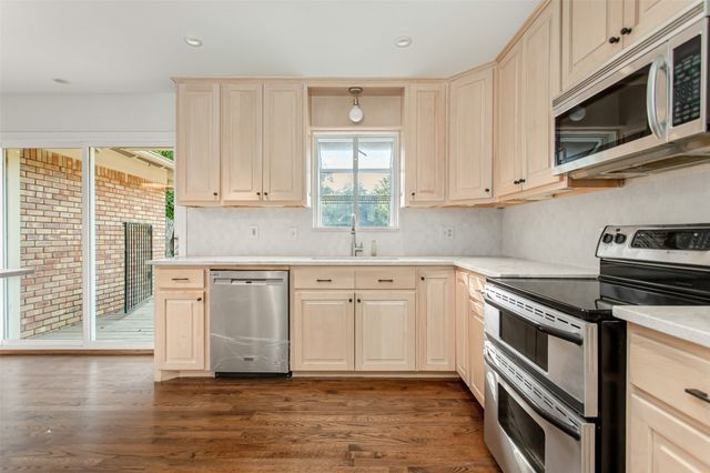 6737 Lakefair Circle, Dallas, TX 75214