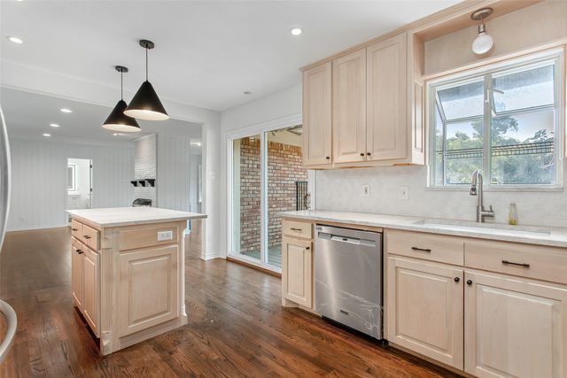 6737 Lakefair Circle, Dallas, TX 75214