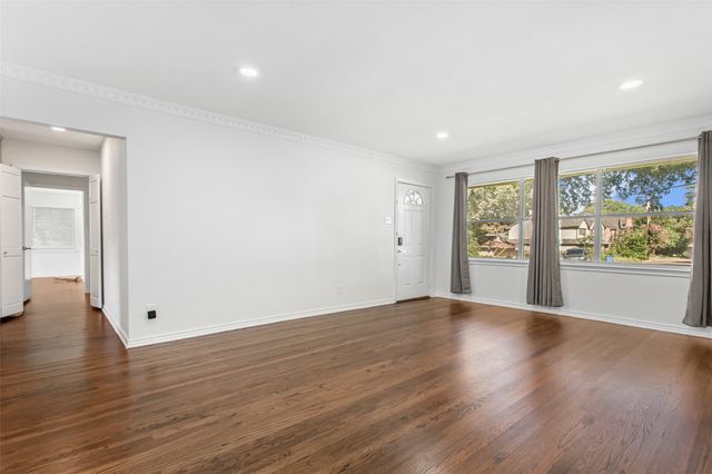 6737 Lakefair Circle, Dallas, TX 75214