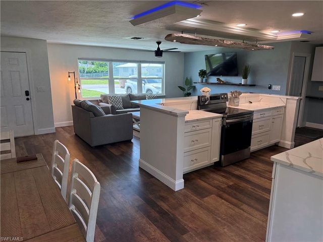 723 Sabur CT, Cape Coral, FL 33904