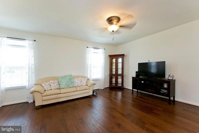 152 TROUT LILY DR, Lake Frederick, VA 22630