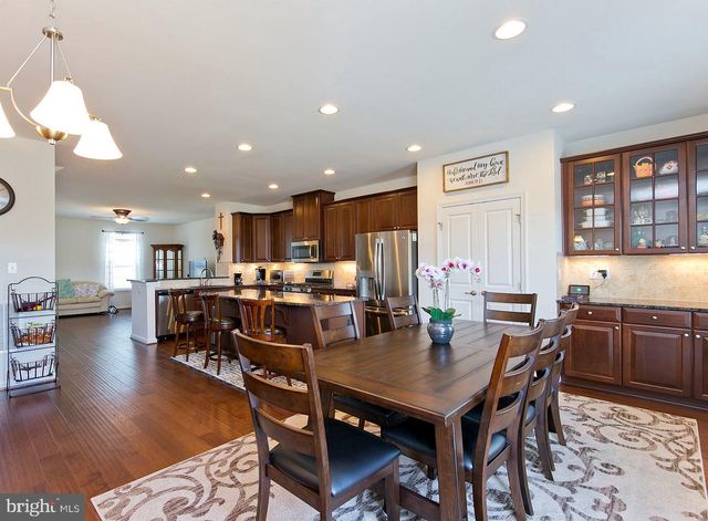152 TROUT LILY DR, Lake Frederick, VA 22630