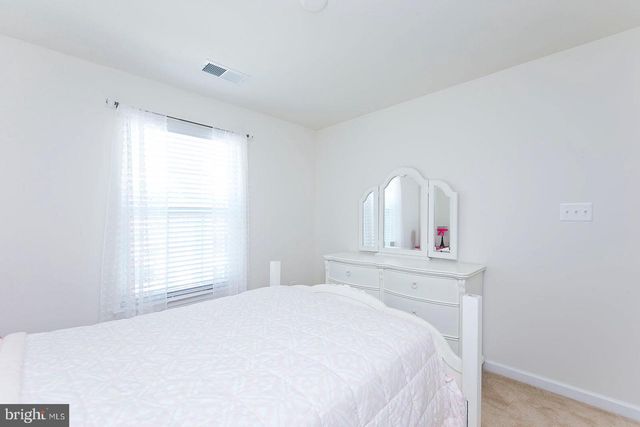 152 TROUT LILY DR, Lake Frederick, VA 22630