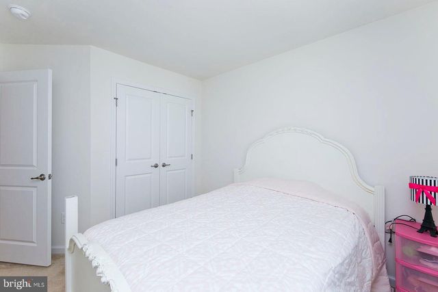 152 TROUT LILY DR, Lake Frederick, VA 22630