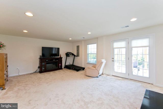 152 TROUT LILY DR, Lake Frederick, VA 22630