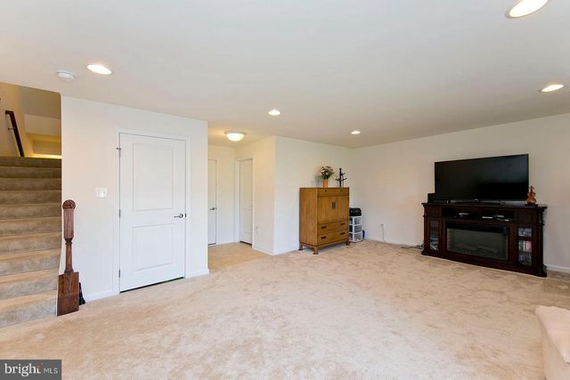 152 TROUT LILY DR, Lake Frederick, VA 22630