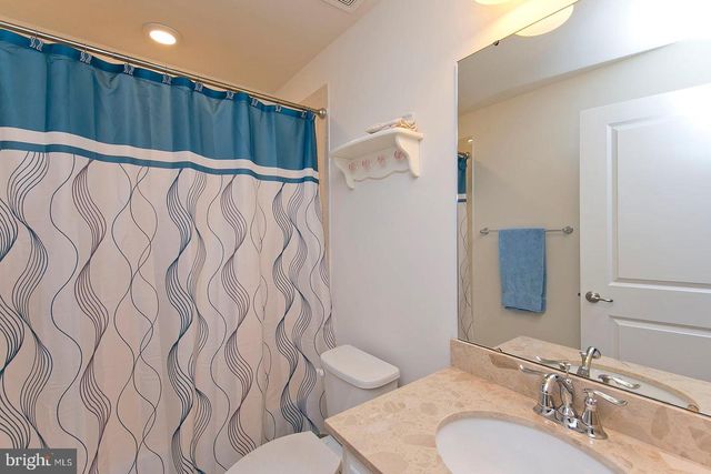 152 TROUT LILY DR, Lake Frederick, VA 22630