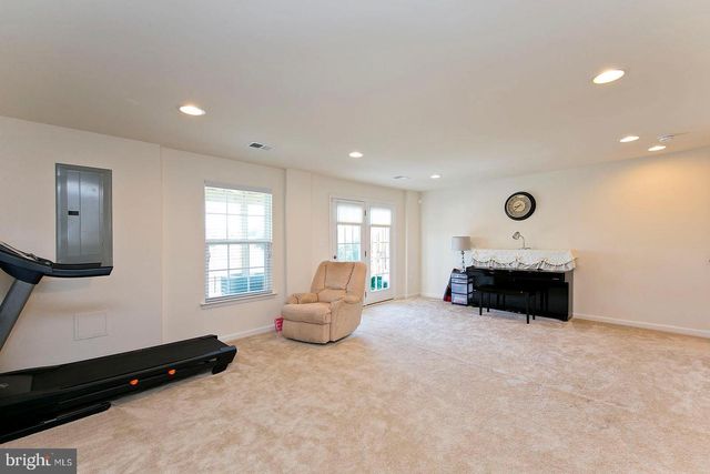 152 TROUT LILY DR, Lake Frederick, VA 22630