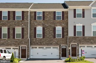 152 TROUT LILY DR, Lake Frederick, VA 22630