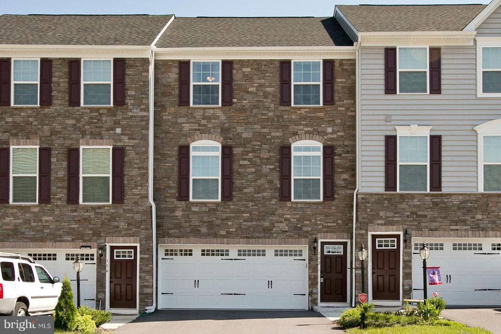 152 TROUT LILY DR, Lake Frederick, VA 22630