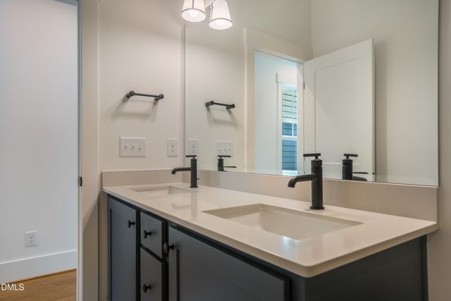 502 W Chatham Street, Apex, NC 27502