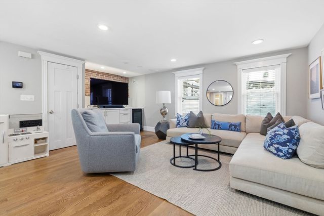 19 Linden St, Boston, MA 02127