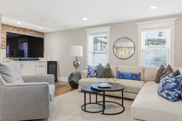 19 Linden St, Boston, MA 02127