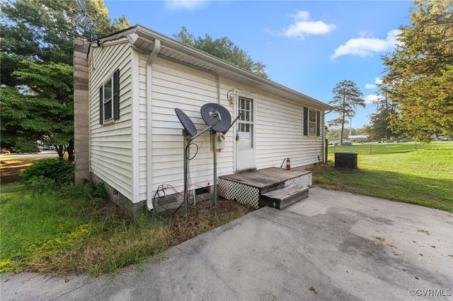 5994 Canterbury Rd, Walkerton, VA 23177