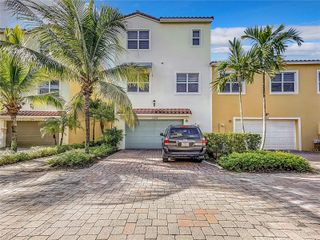 12448 NW 17th Mnr, Pembroke Pines, FL 33028