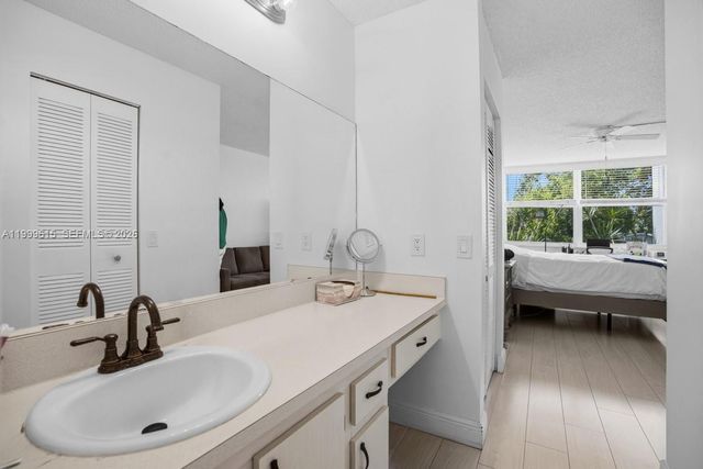 6870 Royal Palm Blvd 209M, Margate, FL 33063