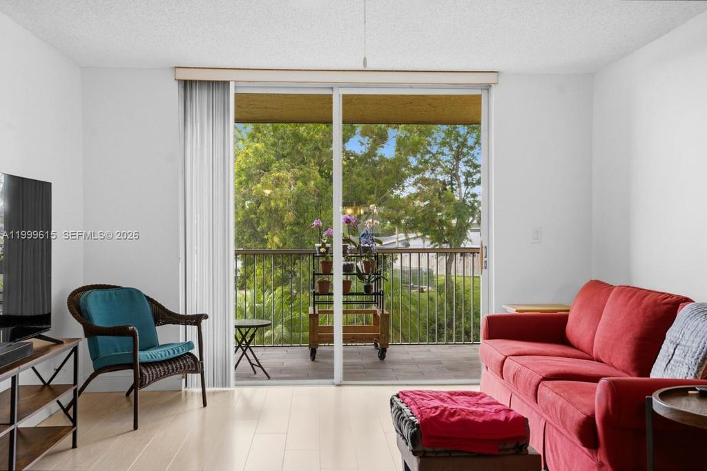 6870 Royal Palm Blvd 209M, Margate, FL 33063