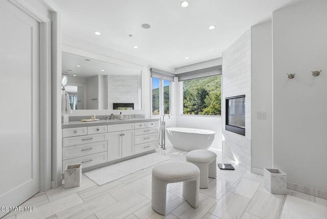 3886 Cresthaven Drive, Westlake Village, CA 91362