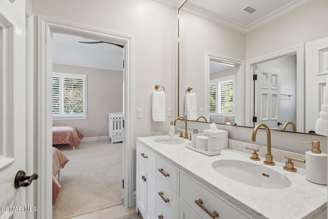 3886 Cresthaven Drive, Westlake Village, CA 91362