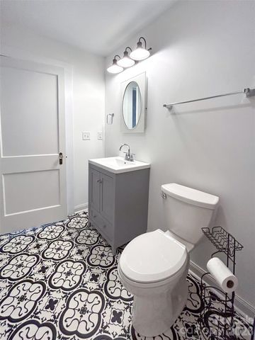 661 Central Street, Hudson, NC 28638