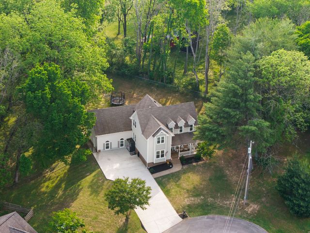 100 Elliott Ct, Columbia, TN 38401