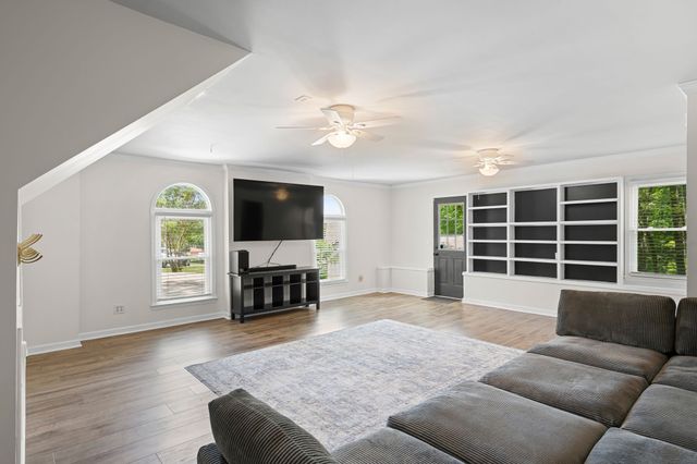 100 Elliott Ct, Columbia, TN 38401