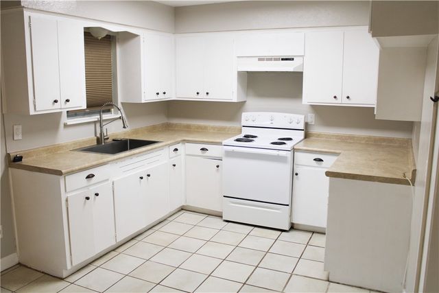 1914 Louisiana St, Kingsville, TX 78363