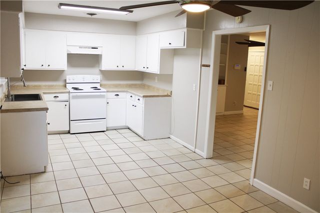 1914 Louisiana St, Kingsville, TX 78363