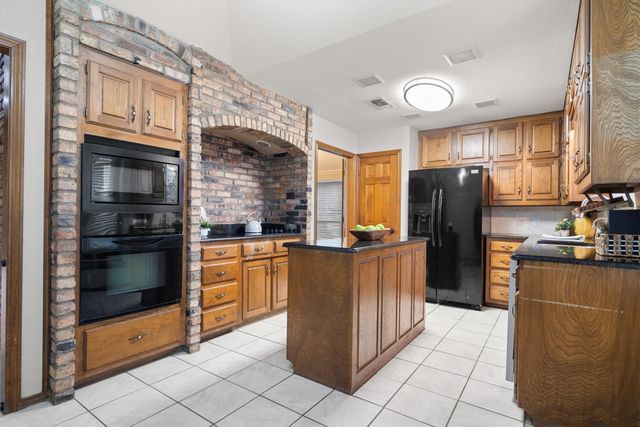 852 Windsong Court, Bedford, TX 76021