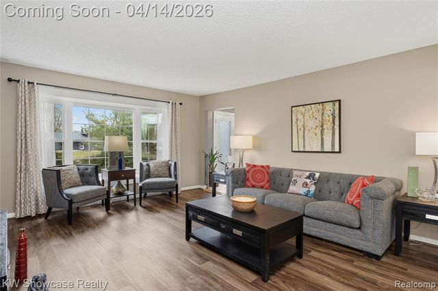 6144 Venice Drive, Commerce Twp, MI 48382