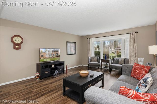 6144 Venice Drive, Commerce Twp, MI 48382