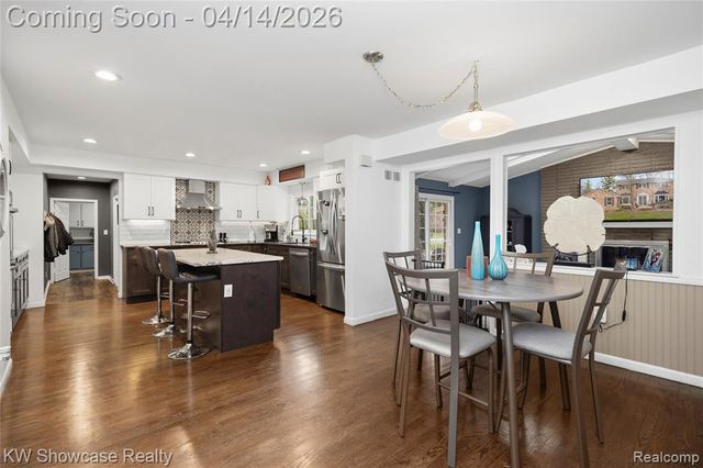 6144 Venice Drive, Commerce Twp, MI 48382