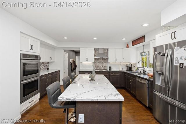 6144 Venice Drive, Commerce Twp, MI 48382