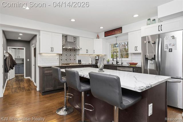 6144 Venice Drive, Commerce Twp, MI 48382