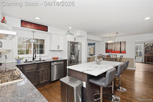 6144 Venice Drive, Commerce Twp, MI 48382