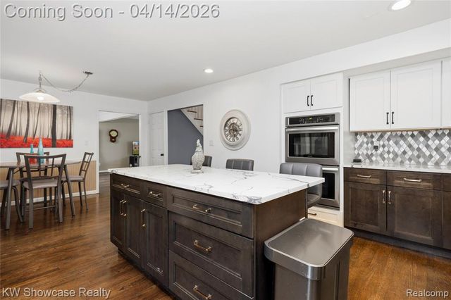 6144 Venice Drive, Commerce Twp, MI 48382